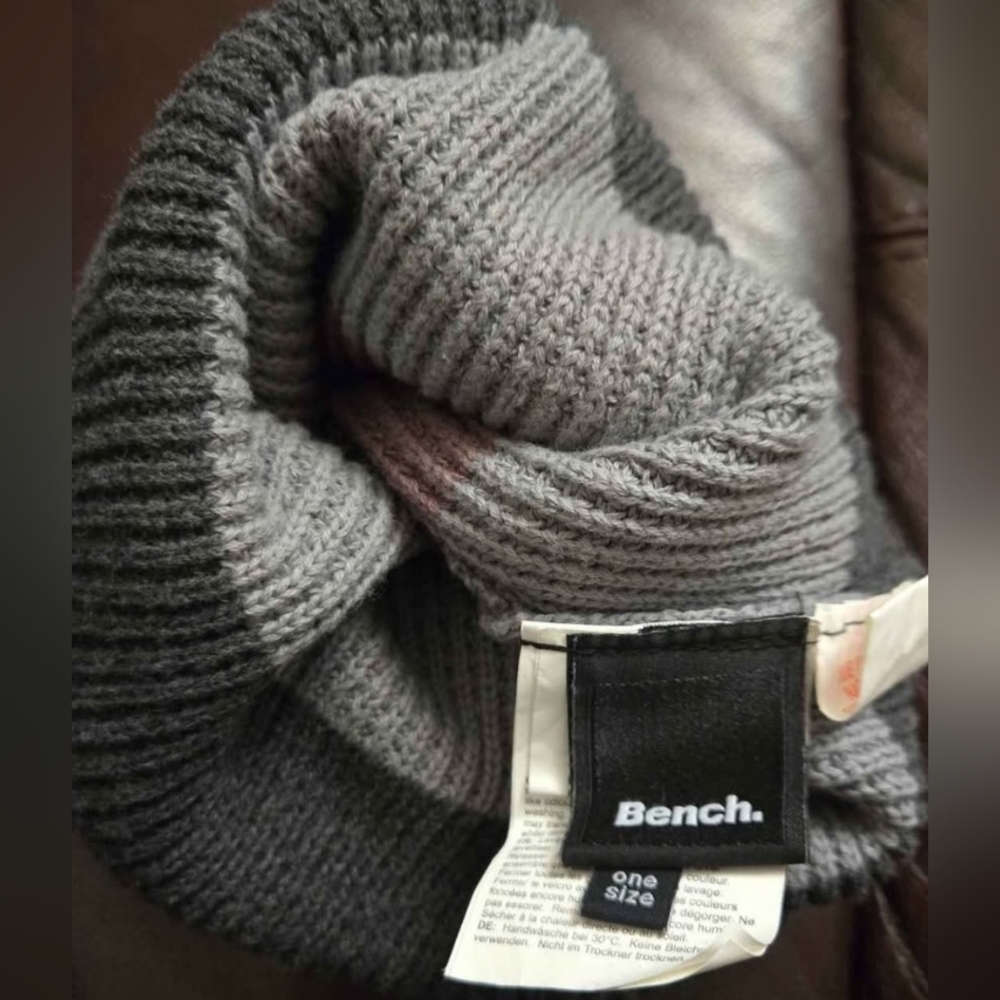 Bench Toque - Picture 3 of 3
